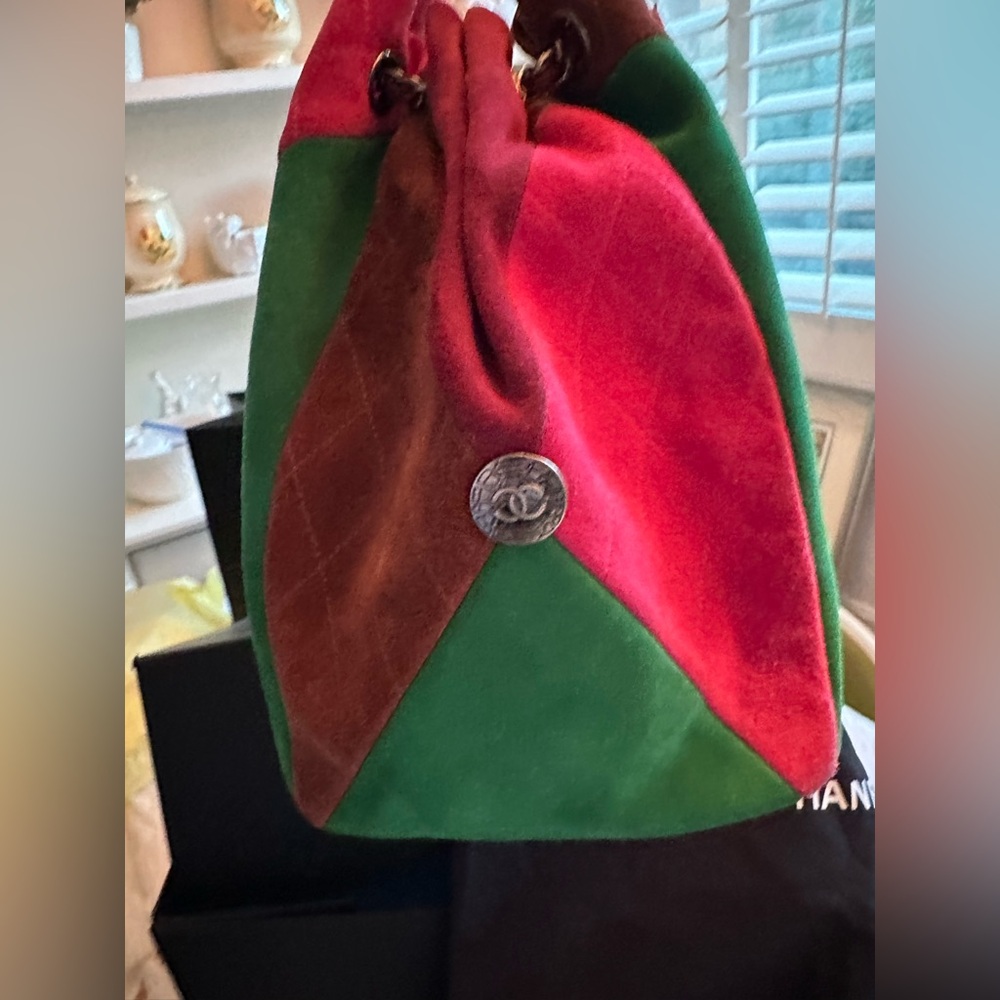 🥳 SUPER RARE!!!CHANEL Suede Quilted Patchwork Bag. - Picture 4 of 14